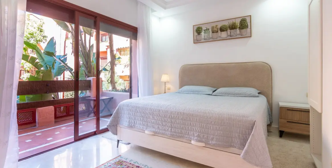 Venta de apartamento en planta media en Elviria 8