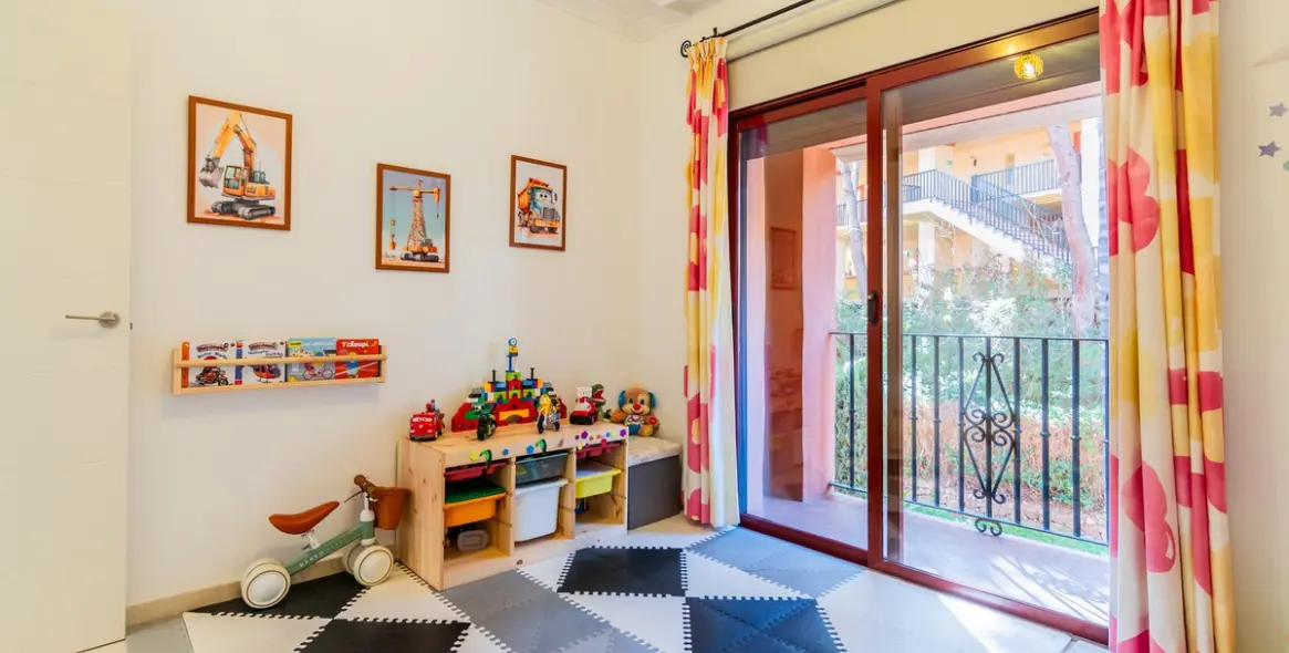 Venta de apartamento en planta media en Elviria 12