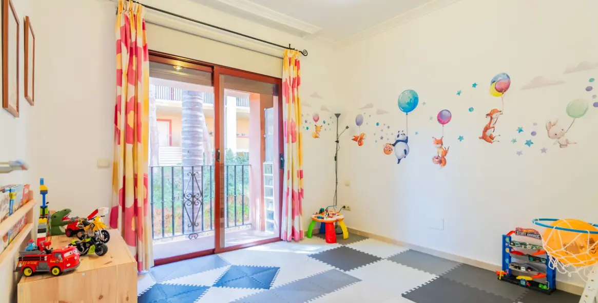 Venta de apartamento en planta media en Elviria 13