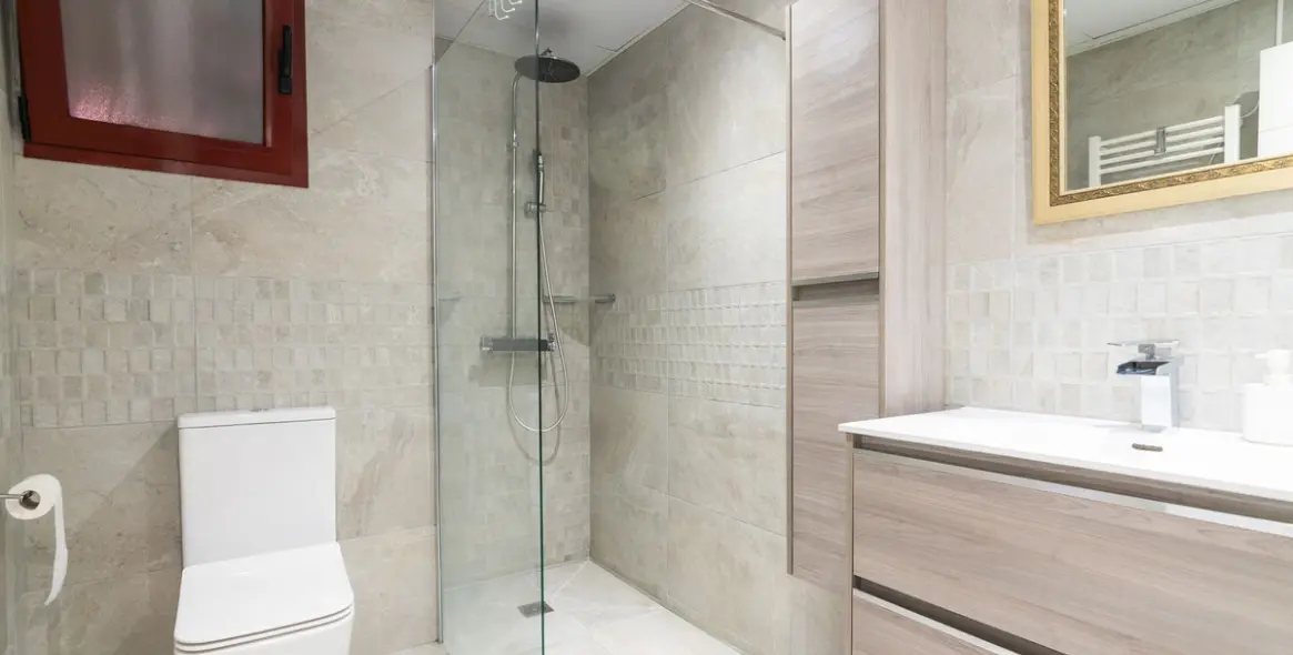 Venta de apartamento en planta media en Elviria 14