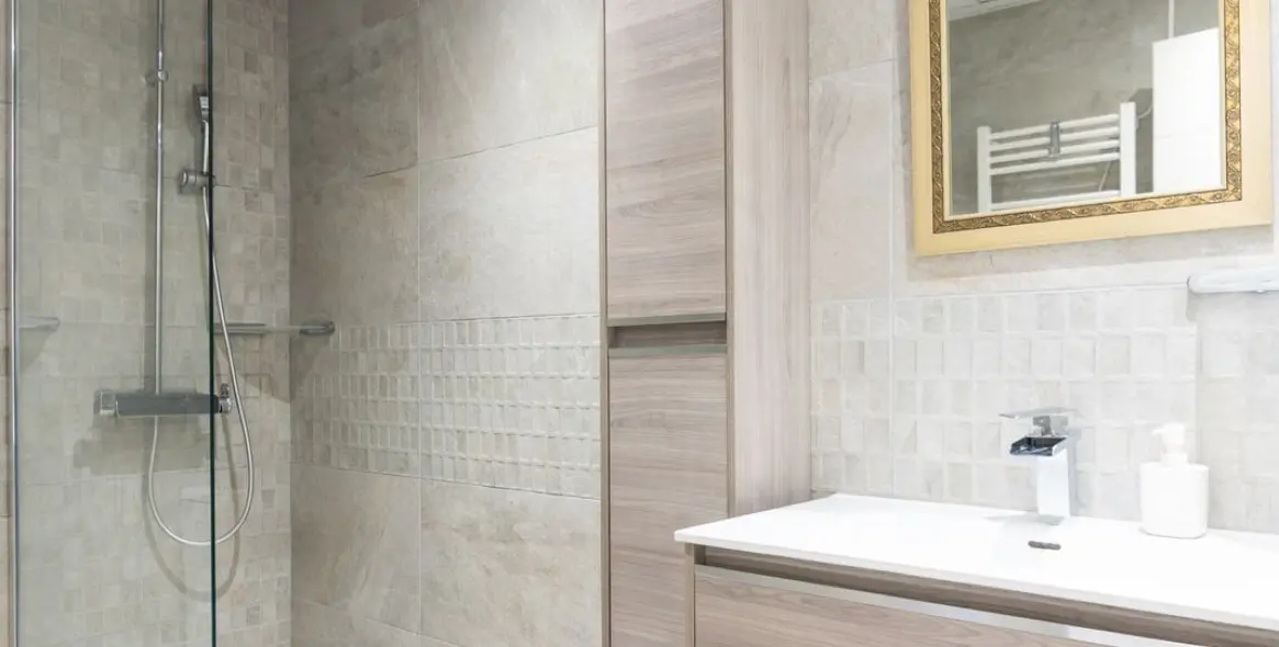 Venta de apartamento en planta media en Elviria 15