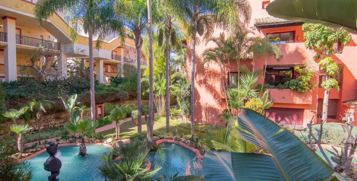 Venta de apartamento en planta media en Elviria 19