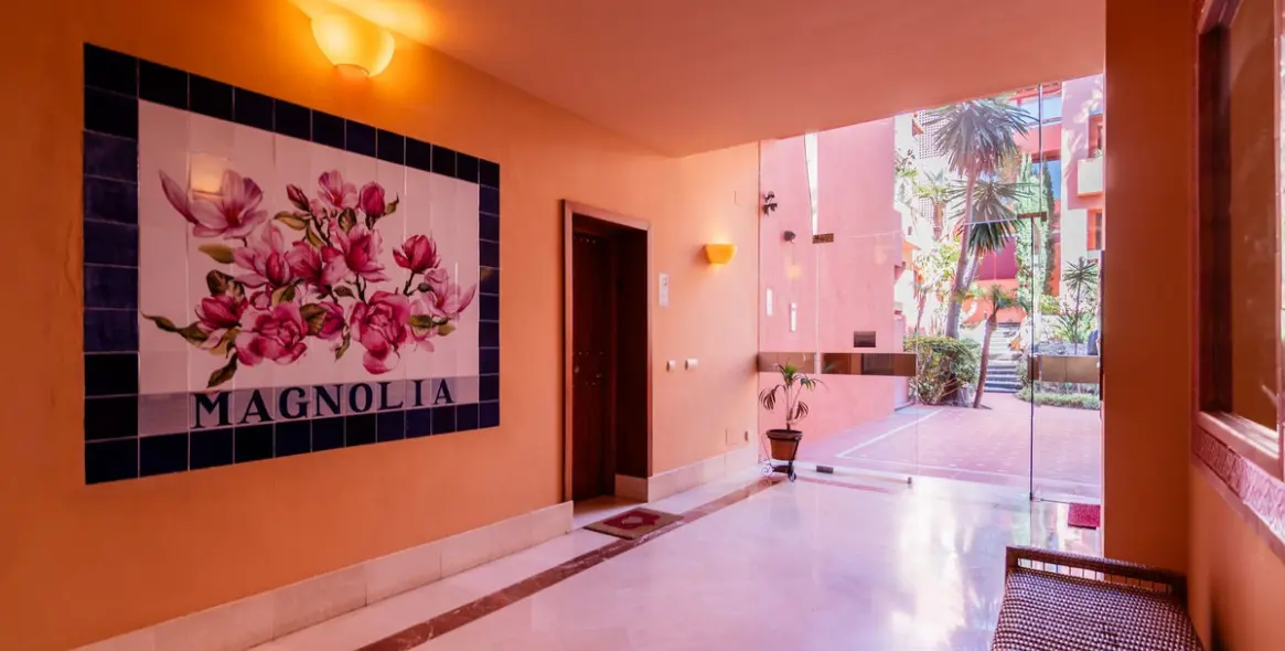 Venta de apartamento en planta media en Elviria 20