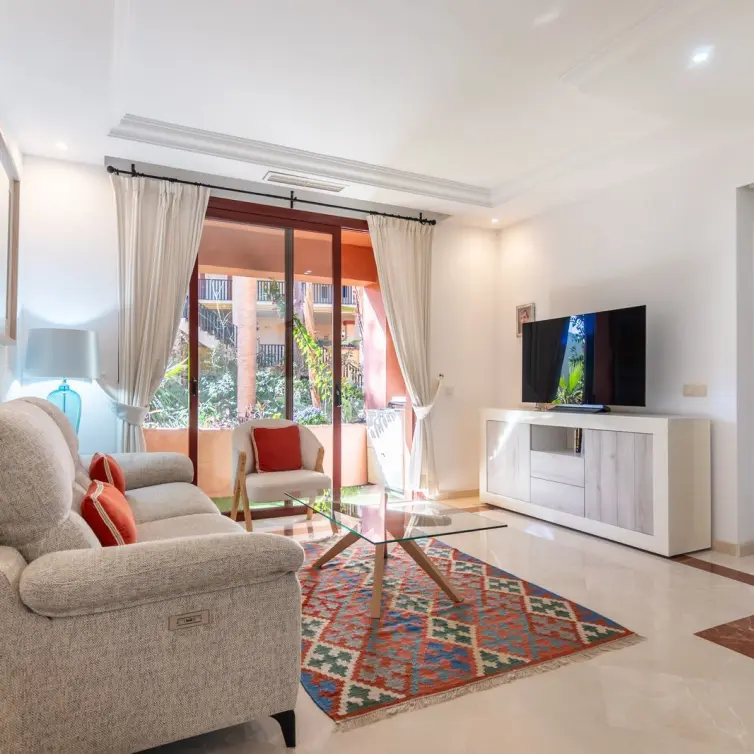Продажа апартаментов на среднем этаже в Elviria