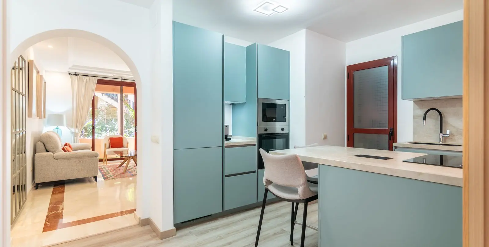 Продажа апартаментов на среднем этаже в Elviria 5