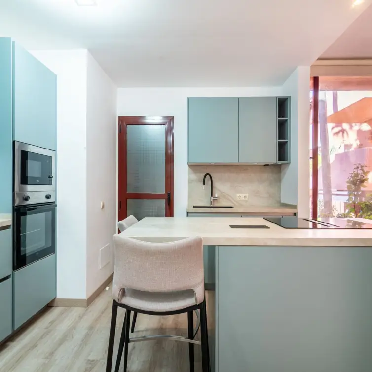 Продажа апартаментов на среднем этаже в Elviria