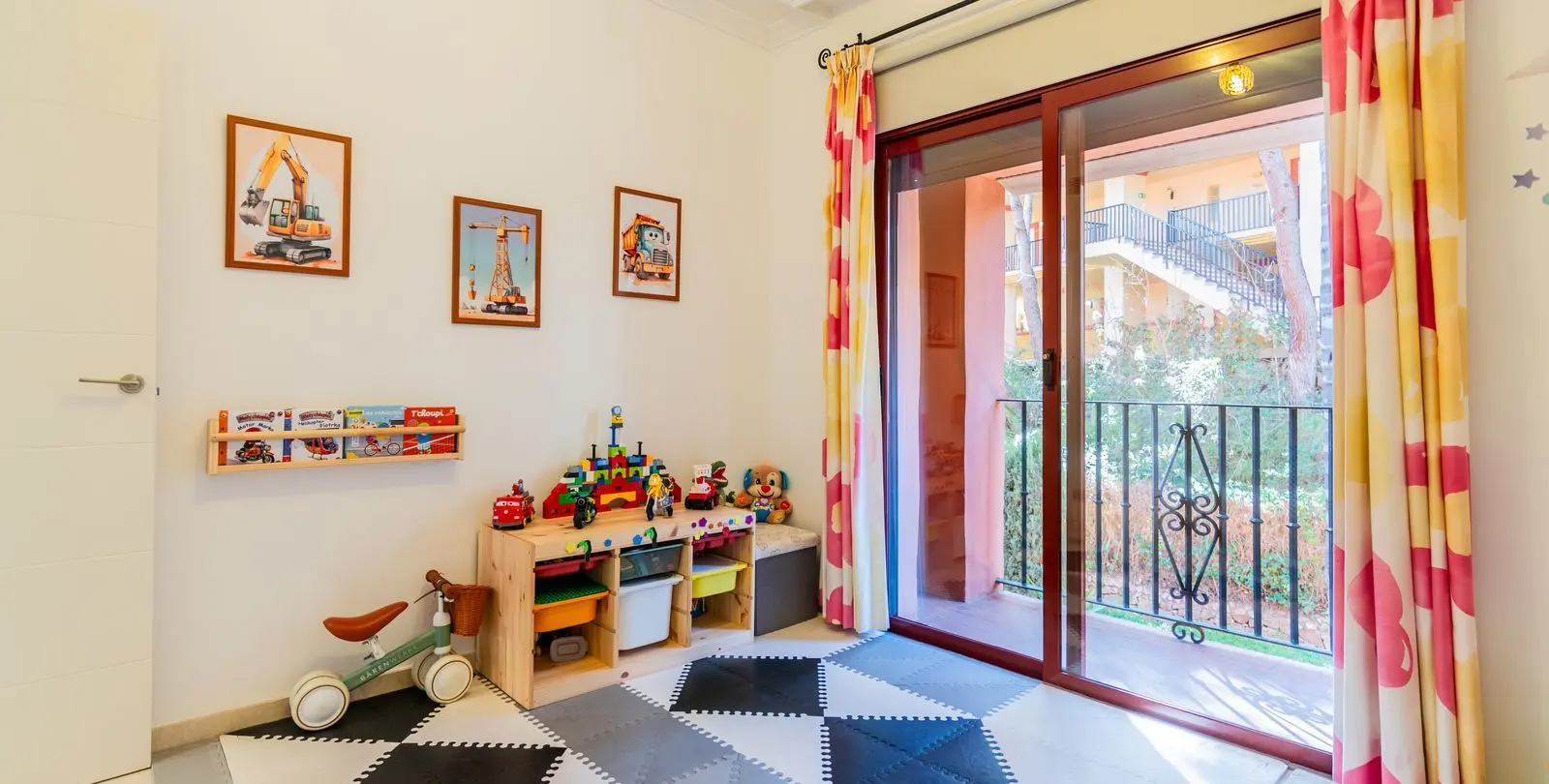 Продажа апартаментов на среднем этаже в Elviria 12