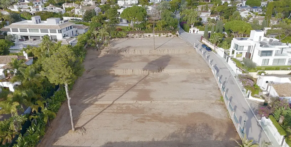 Venta de parcela residencial en Los Monteros 2