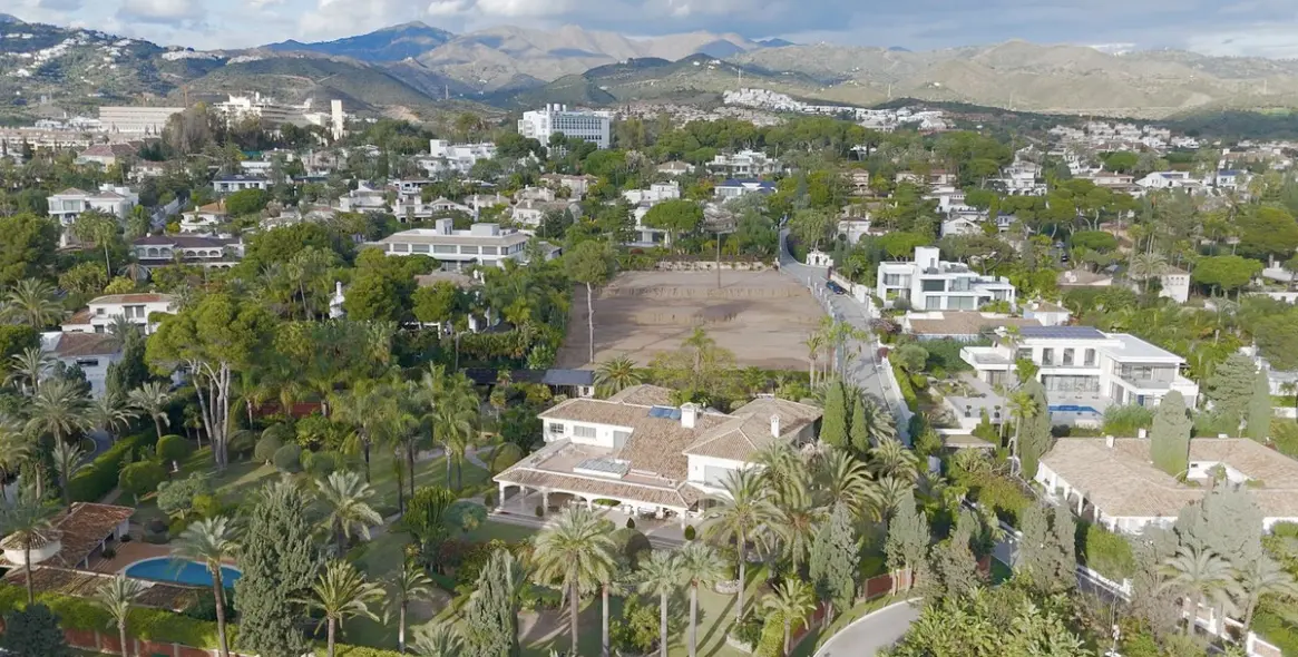 Venta de parcela residencial en Los Monteros 3