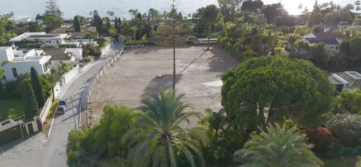 Venta de parcela residencial en Los Monteros 3