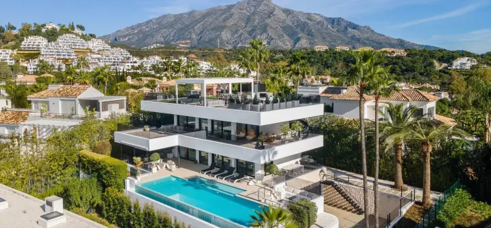 Venta de villa independiente en Marbella 1