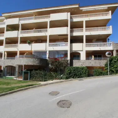 Sale of middle floor apartment in Carvajal