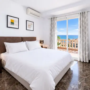 Sale of middle floor apartment in Carvajal