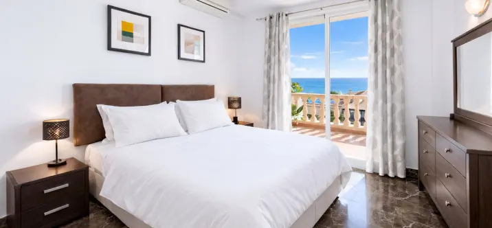 Sale of middle floor apartment in Carvajal 2