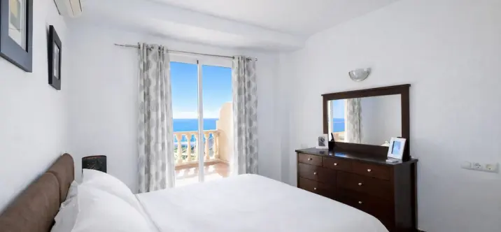 Sale of middle floor apartment in Carvajal 3