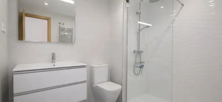 Sale of middle floor apartment in Carvajal 4