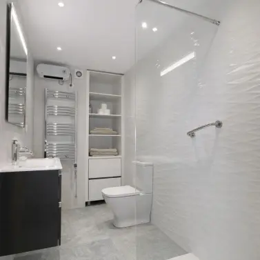 Sale of middle floor apartment in Carvajal