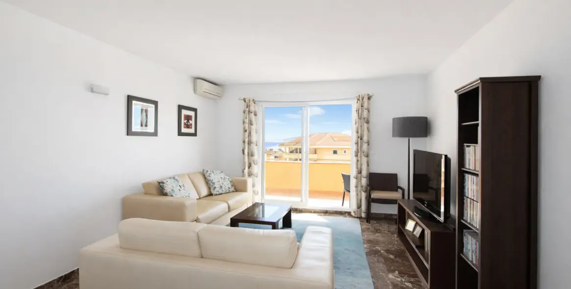 Sale of middle floor apartment in Carvajal 7