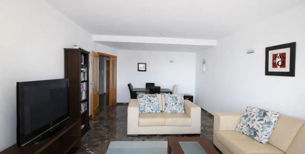 Sale of middle floor apartment in Carvajal 8