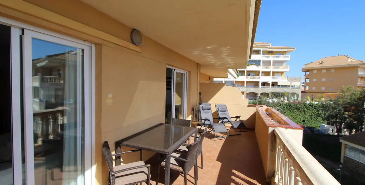 Sale of middle floor apartment in Carvajal 13
