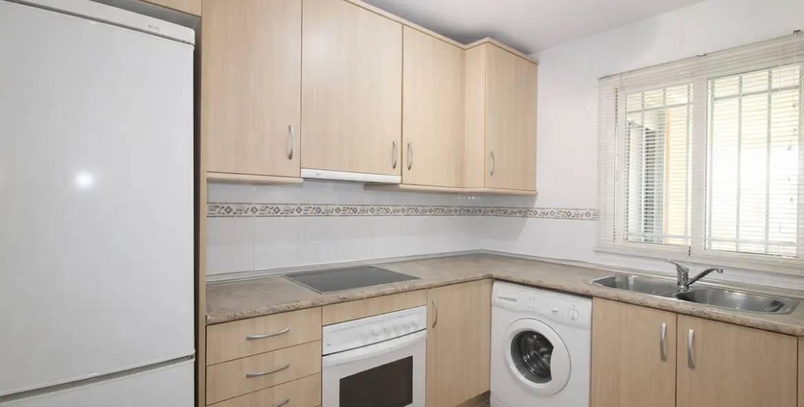 Sale of middle floor apartment in Carvajal 14