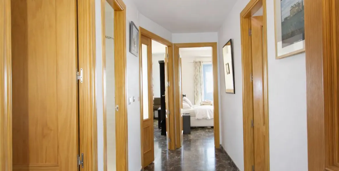 Sale of middle floor apartment in Carvajal 17