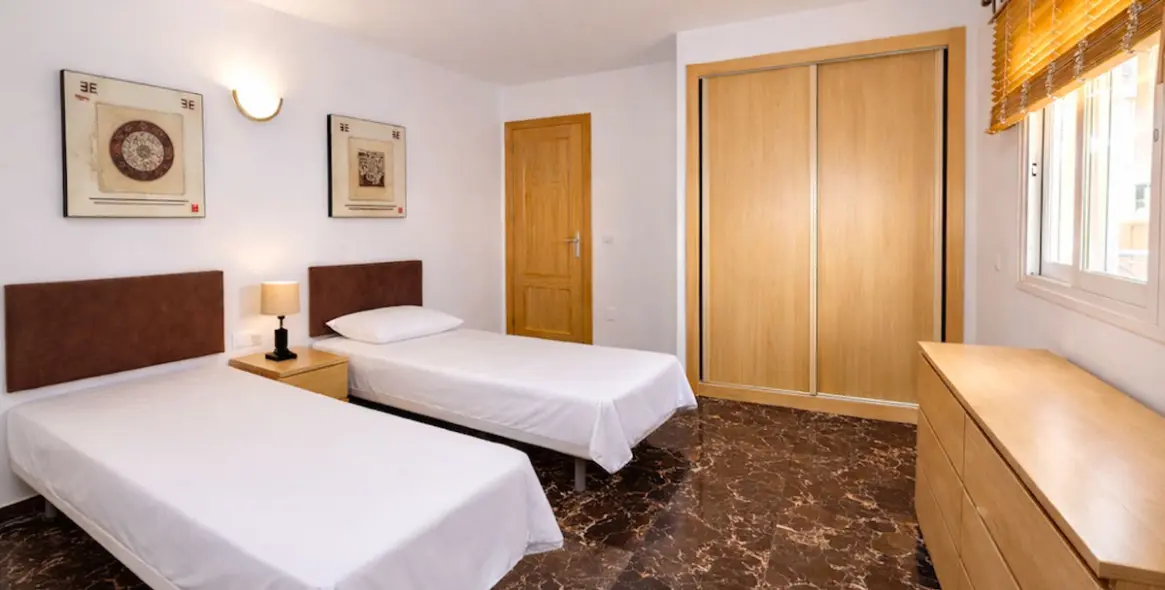 Sale of middle floor apartment in Carvajal 20