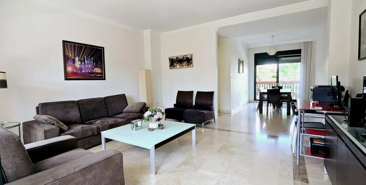 Sale of middle floor apartment in Marbesa 3