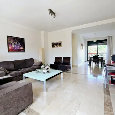 Sale of middle floor apartment in Marbesa