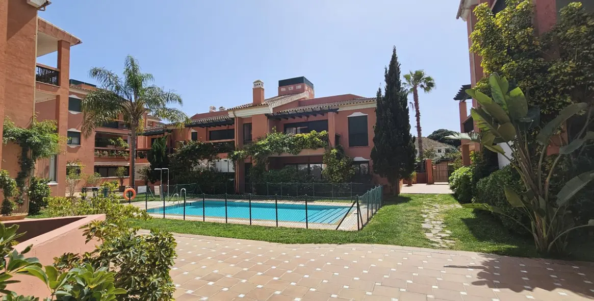 Sale of middle floor apartment in Marbesa 7