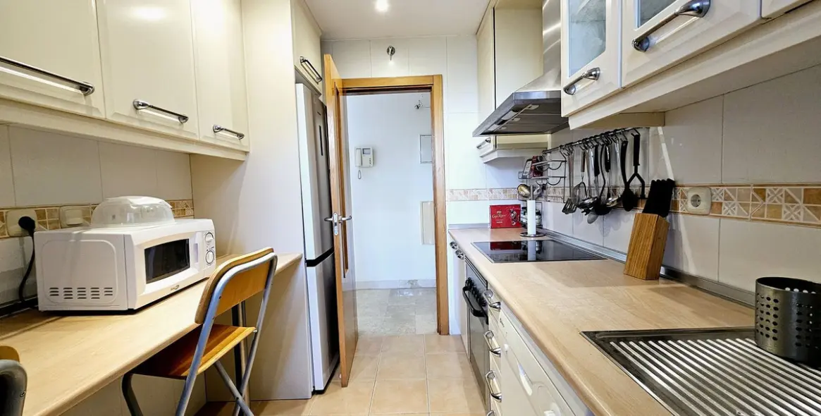 Sale of middle floor apartment in Marbesa 10