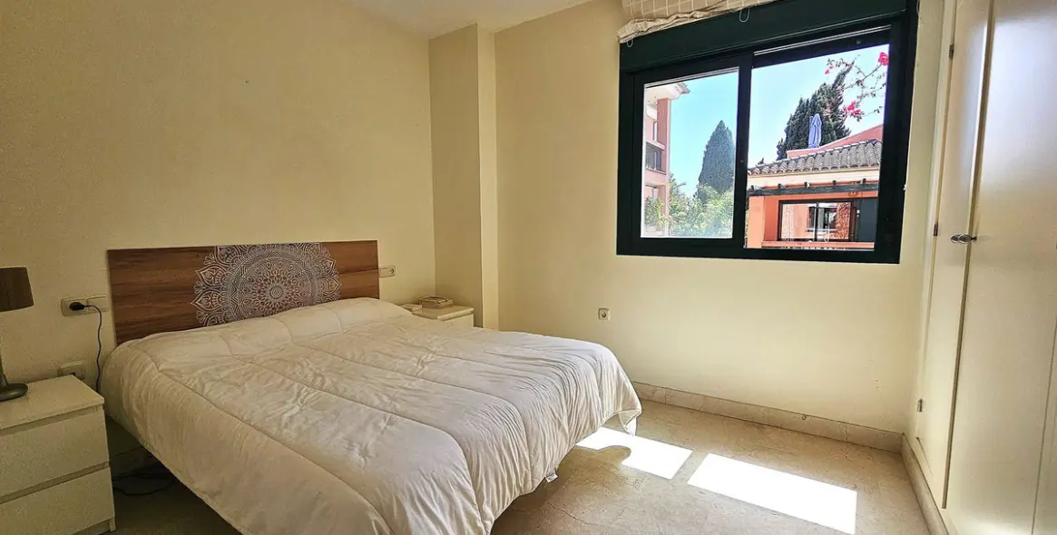 Sale of middle floor apartment in Marbesa 18