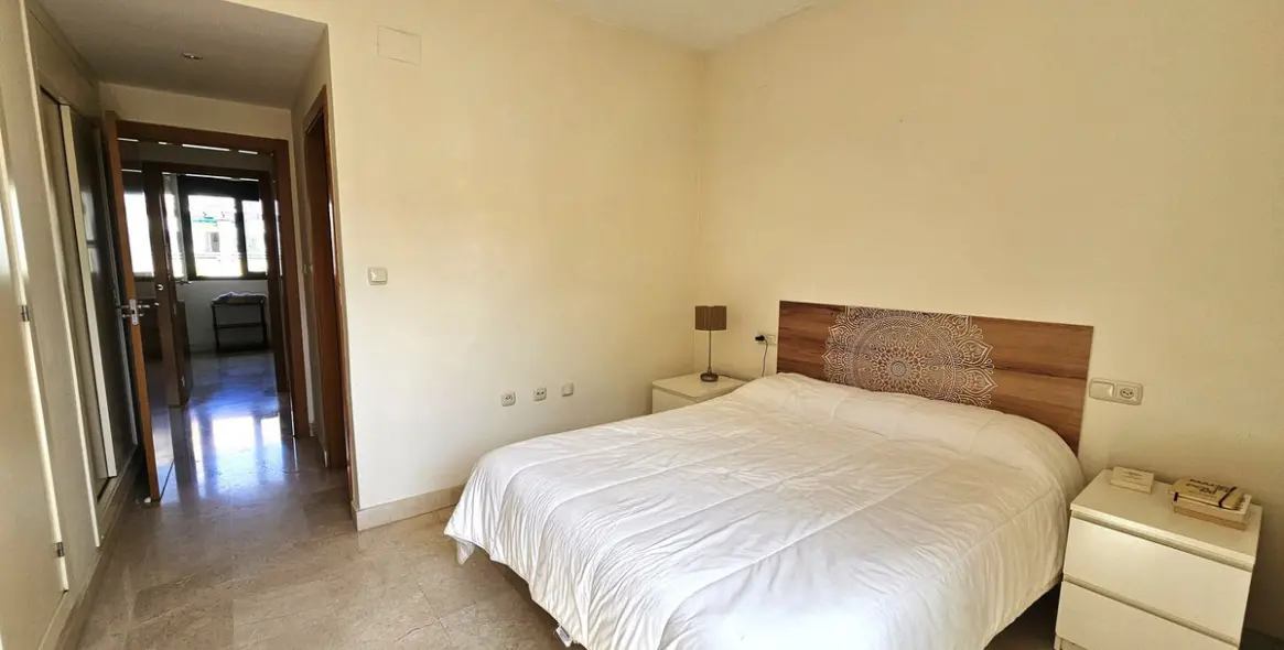 Sale of middle floor apartment in Marbesa 19