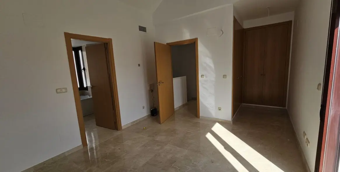 Продажа таунхауса в Doña Julia 25