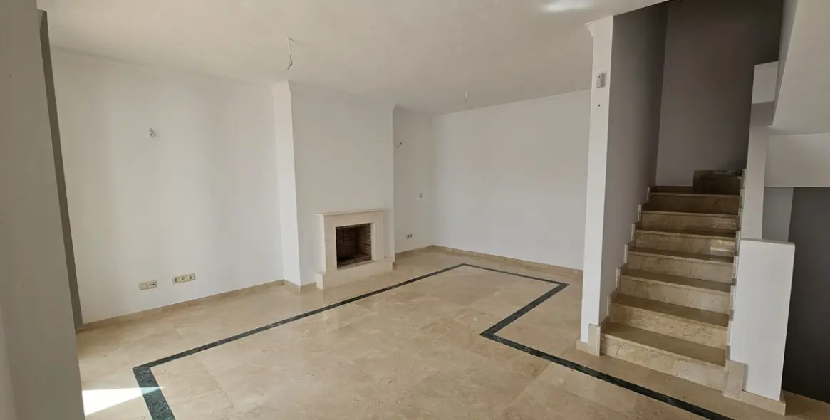 Sale of townhouse in Doña Julia 8