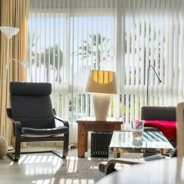 Продажа апартаментов на среднем этаже в Calahonda