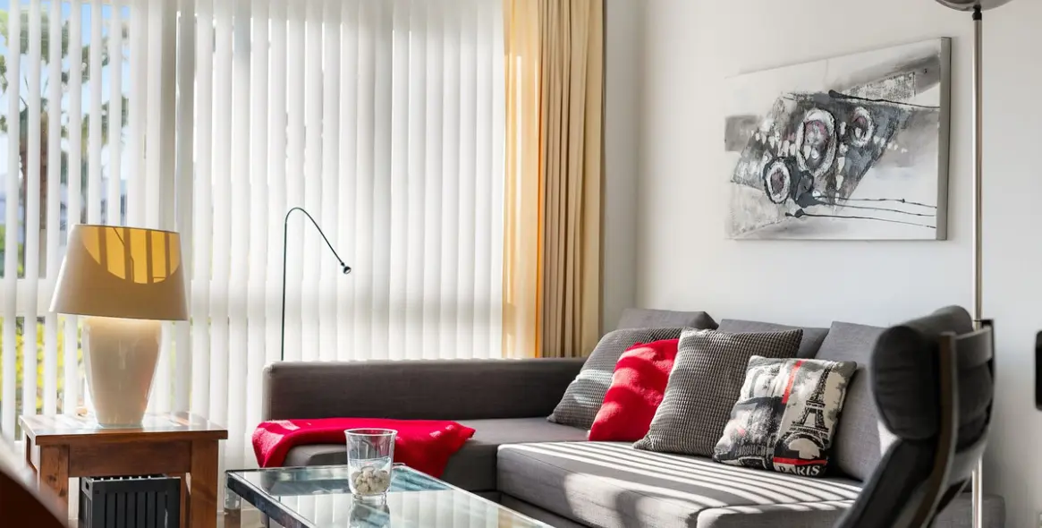 Venta de apartamento en planta media en Calahonda 4