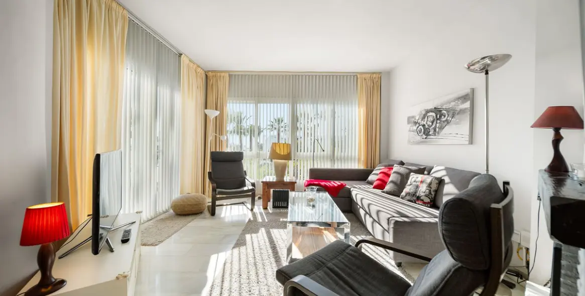 Venta de apartamento en planta media en Calahonda 5