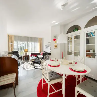 Продажа апартаментов на среднем этаже в Calahonda