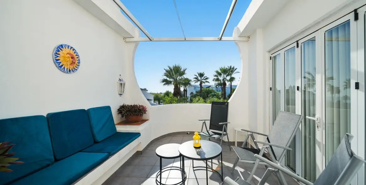 Venta de apartamento en planta media en Calahonda 8