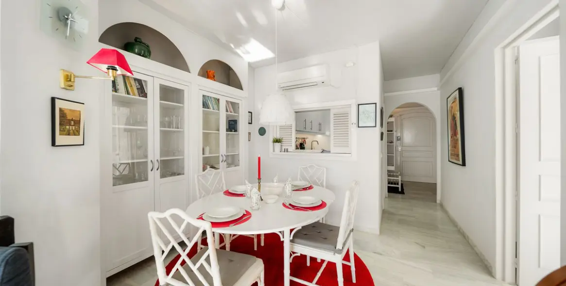 Venta de apartamento en planta media en Calahonda 13