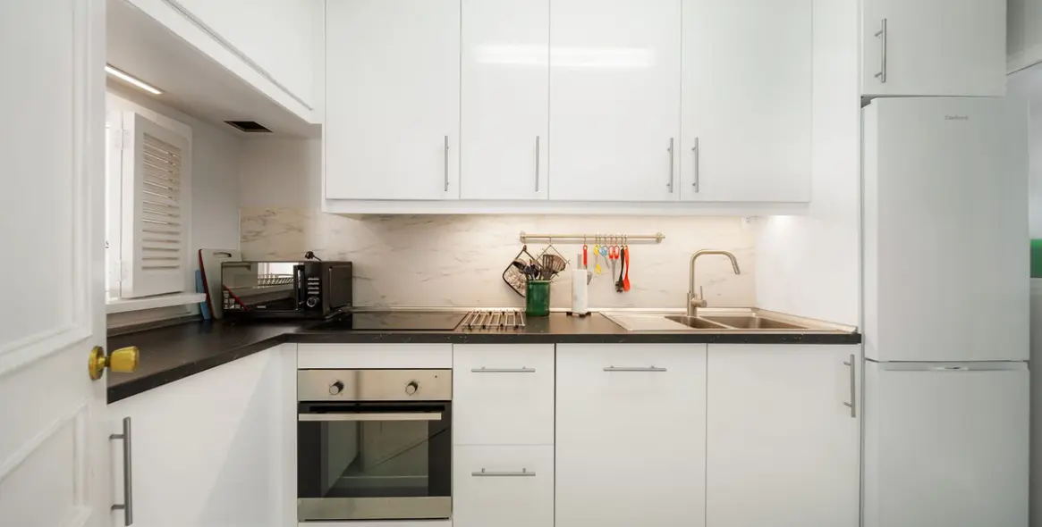 Venta de apartamento en planta media en Calahonda 17