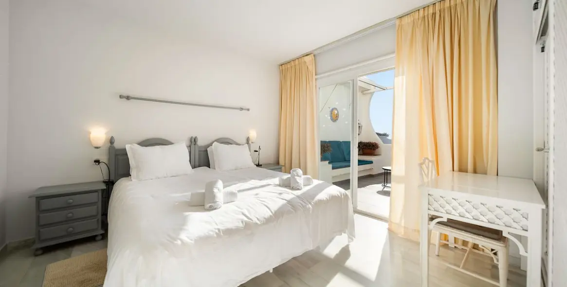 Venta de apartamento en planta media en Calahonda 20