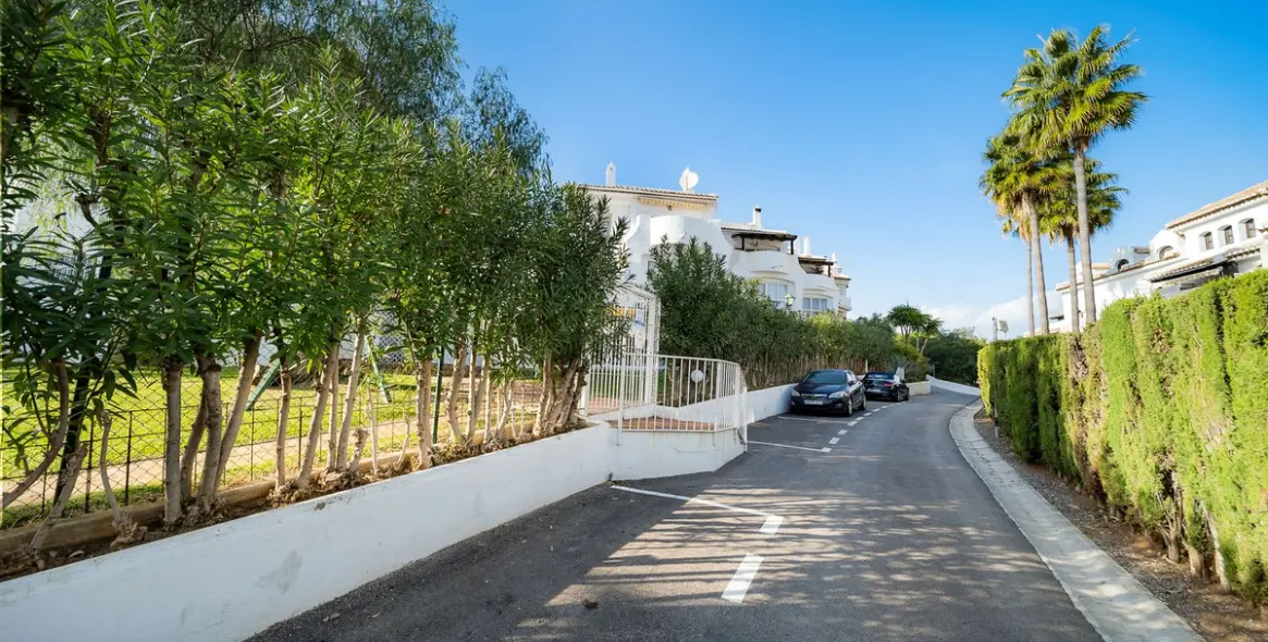 Venta de apartamento en planta media en Calahonda 34