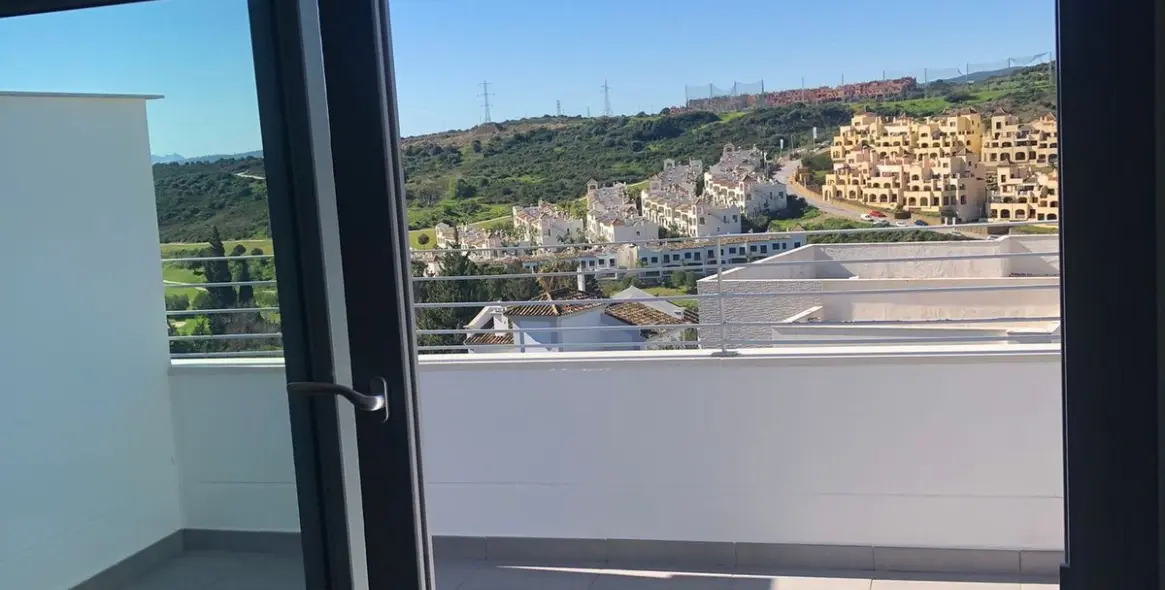 Продажа апартаментов на среднем этаже в Estepona 2