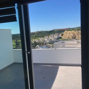 Sale of middle floor apartment in Estepona