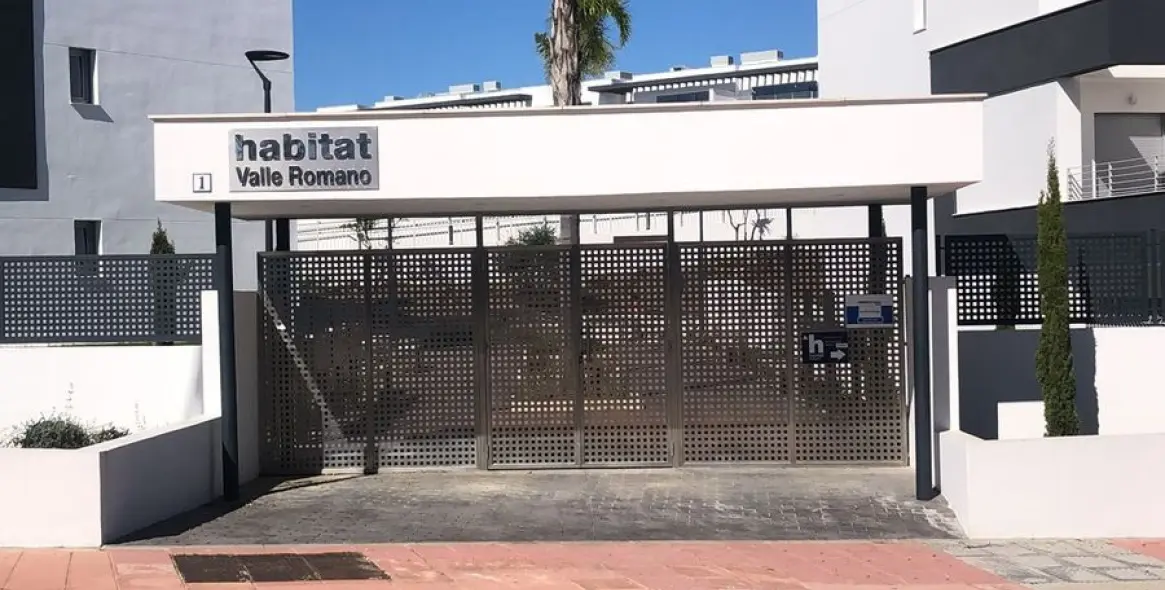 Продажа апартаментов на среднем этаже в Estepona 6