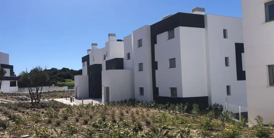 Продажа апартаментов на среднем этаже в Estepona 9