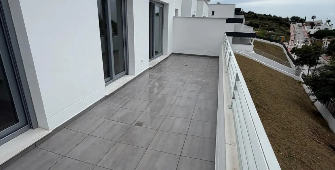 Продажа апартаментов на среднем этаже в Estepona 10