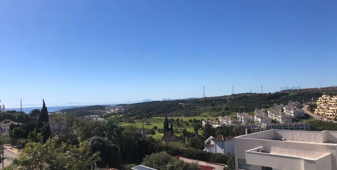 Продажа апартаментов на среднем этаже в Estepona 11